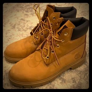 Boys timberland boots size 4.5
